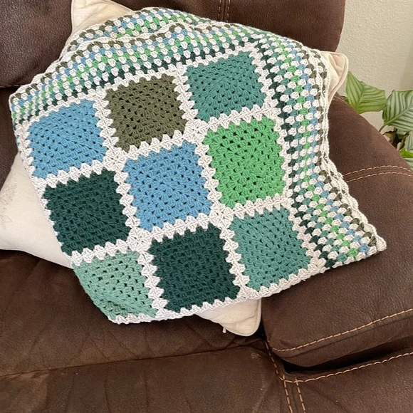 Handmade by hobbii 8/4 cotton yarn. square 34x34 inches - Picture 16 of 16